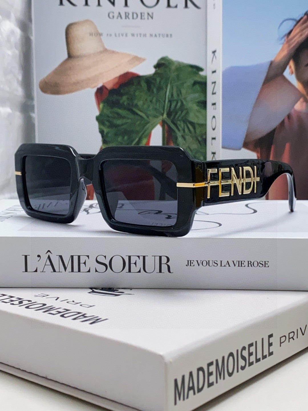 FENDI EMBOSSED LOGO DIAGONAL RECTANGULAR SUNGLASSES 563312 IN ACETATE