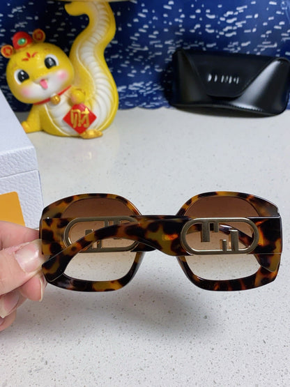 FENDI OVERSIZES FF DIAMONDS SQUARE SUNGLASSES 563315 IN ACETATE