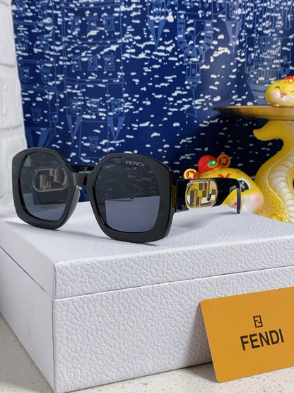 FENDI OVERSIZES FF DIAMONDS SQUARE SUNGLASSES 563315 IN ACETATE