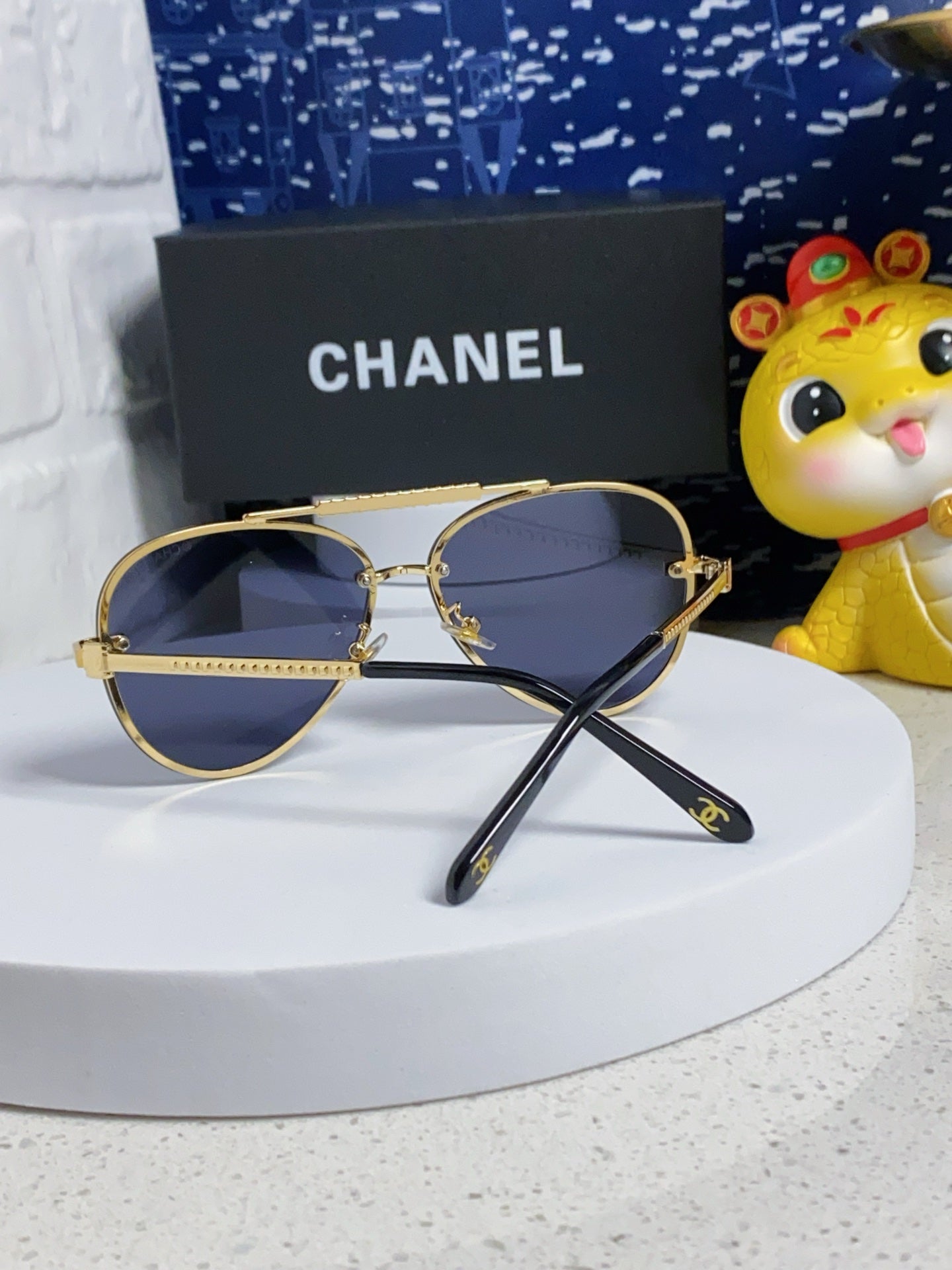 CHANEL CAT EYE SUNGLASSES 641936 IN GOLD METAL BLACK LENSES