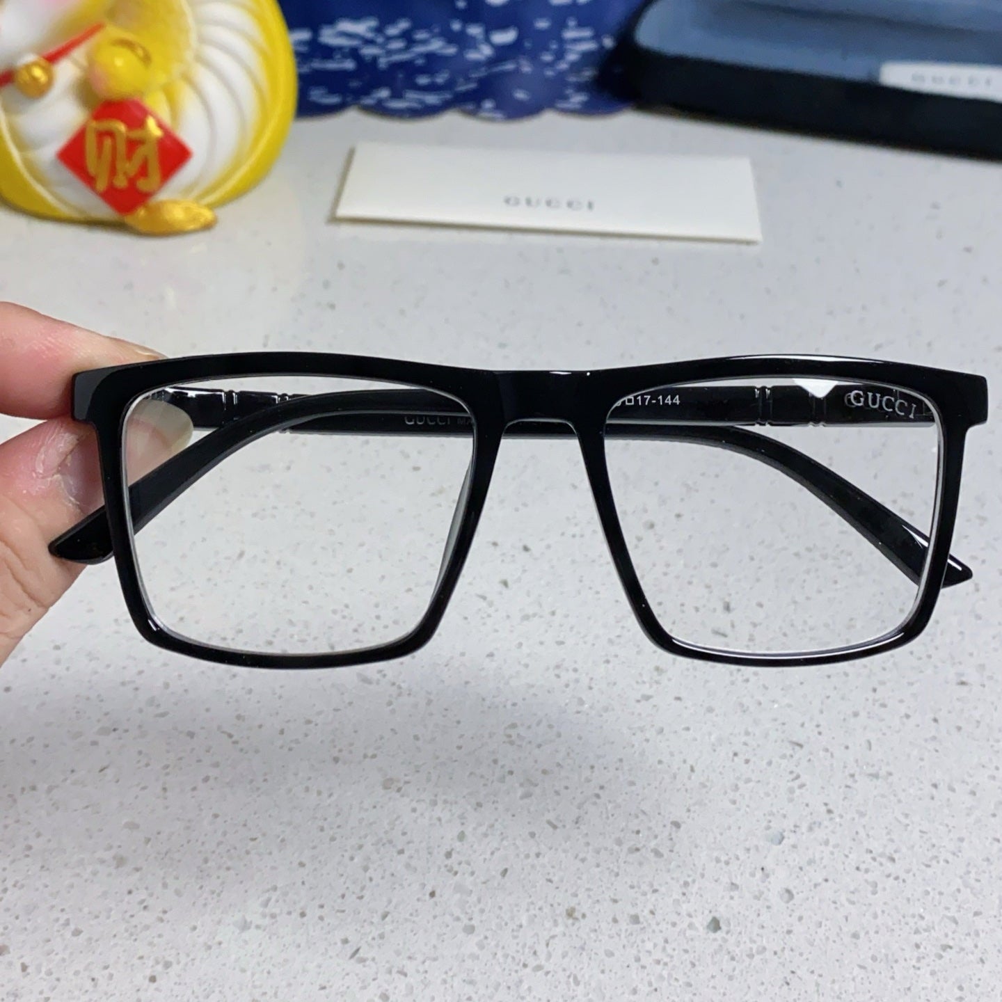 GUCCI RECTANGULAR FRAME SUNGLASSES 563257 IN ACETATE