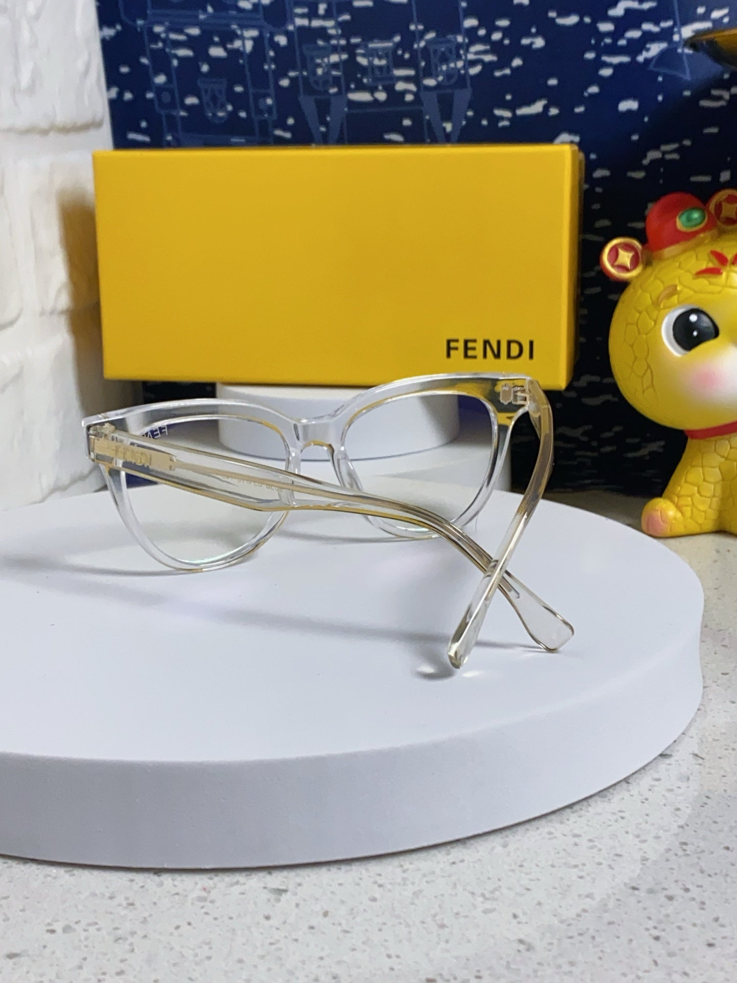 FENDI DIAGONAL ROUND FRAME SUNGLASSES 566718 IN ACETATE