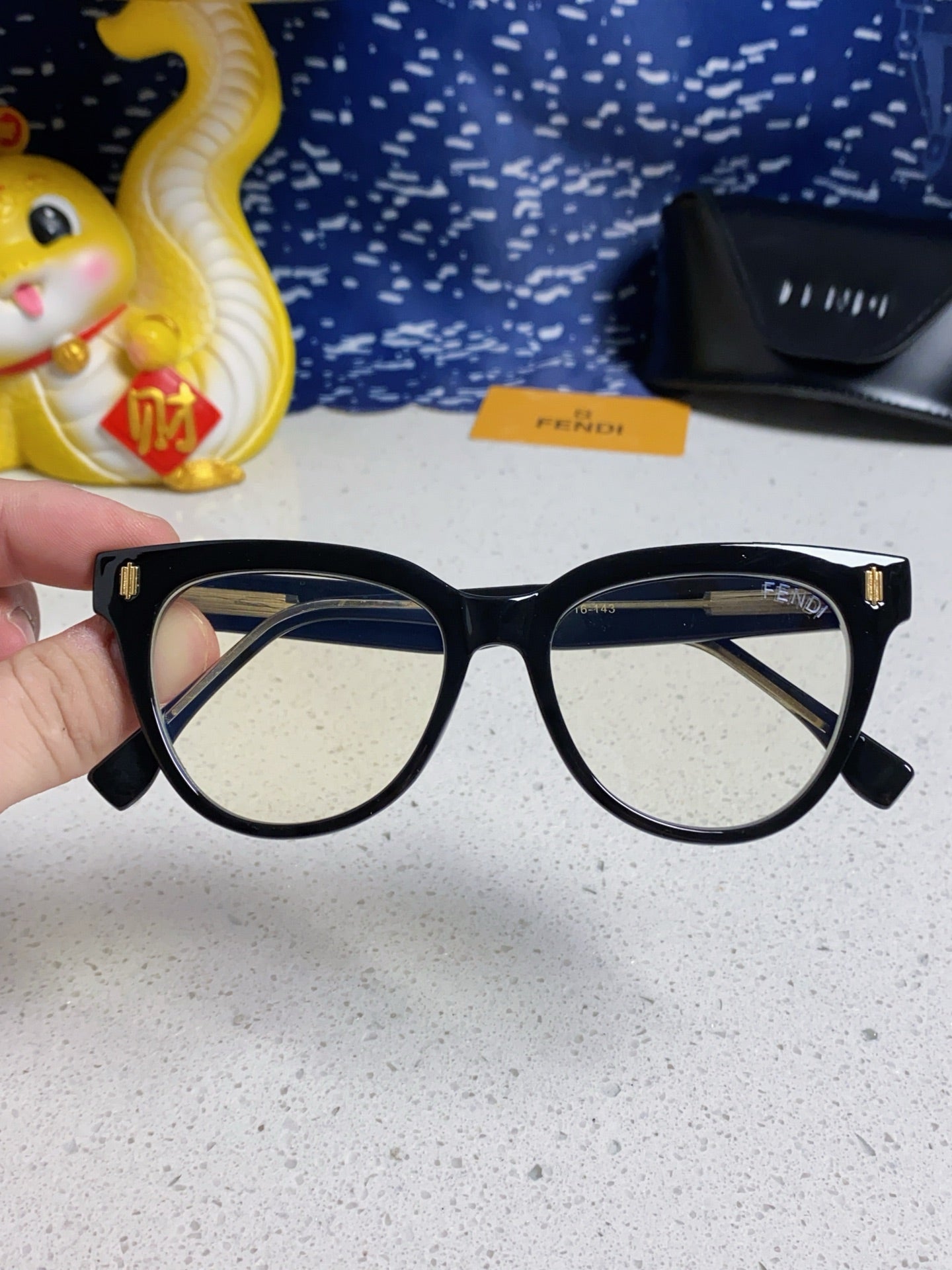 FENDI DIAGONAL ROUND FRAME SUNGLASSES 566718 IN ACETATE