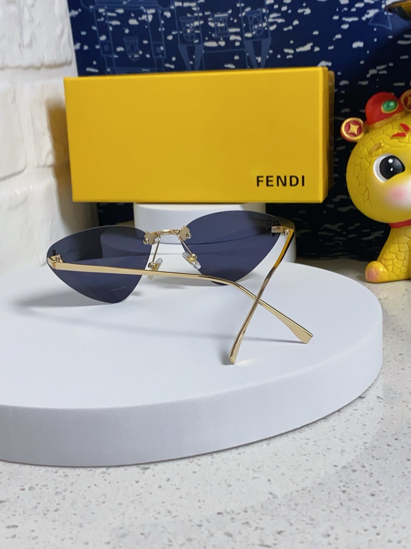 FENDI SKY RIMLESS TRIANGLE FRAME SUNGLASSES 566724 IN METAL