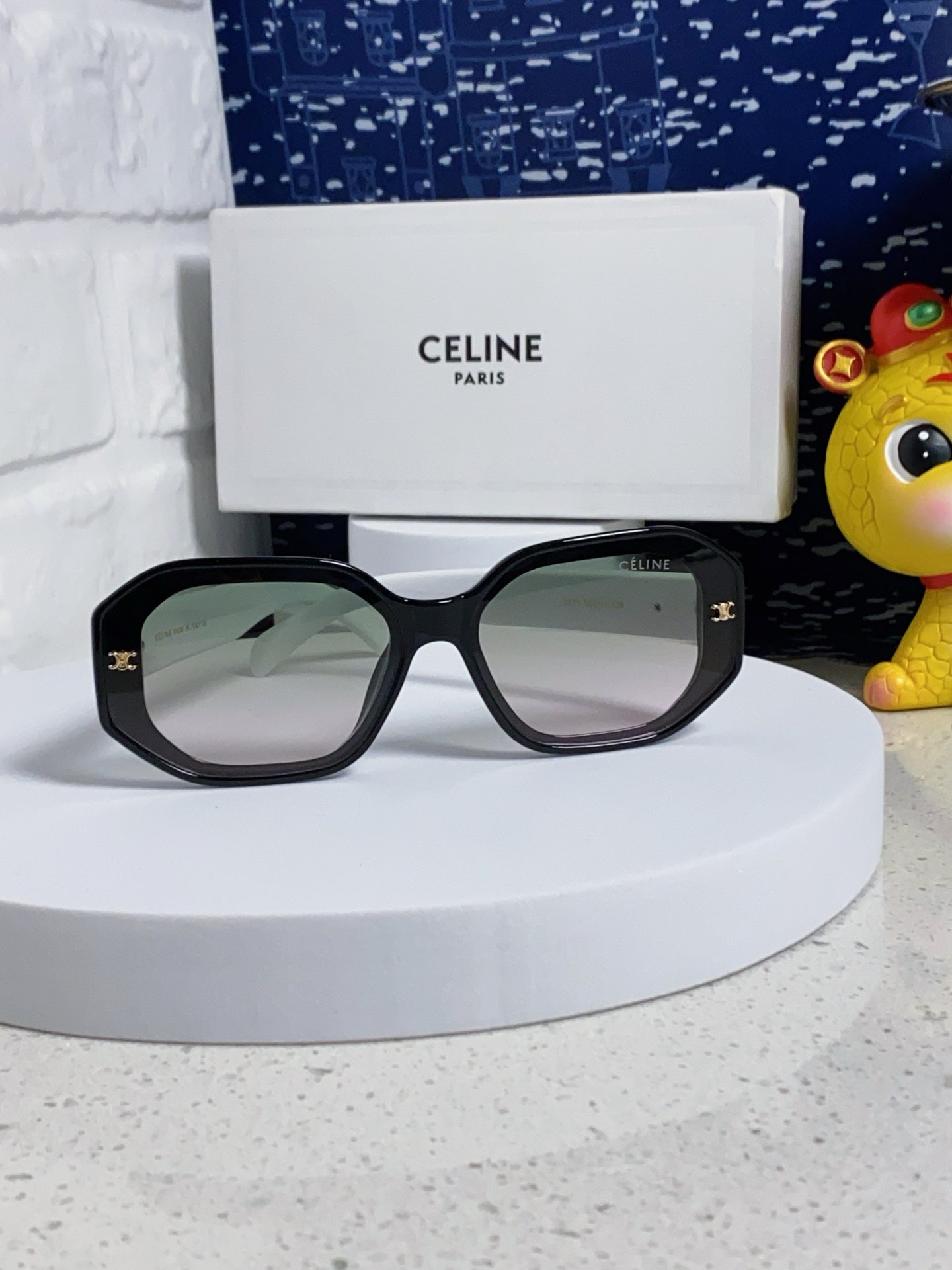 CELINE TRIOMPHE SQUARE SUNGLASSES 566739 IN BLACK AND WHITE ACETATE