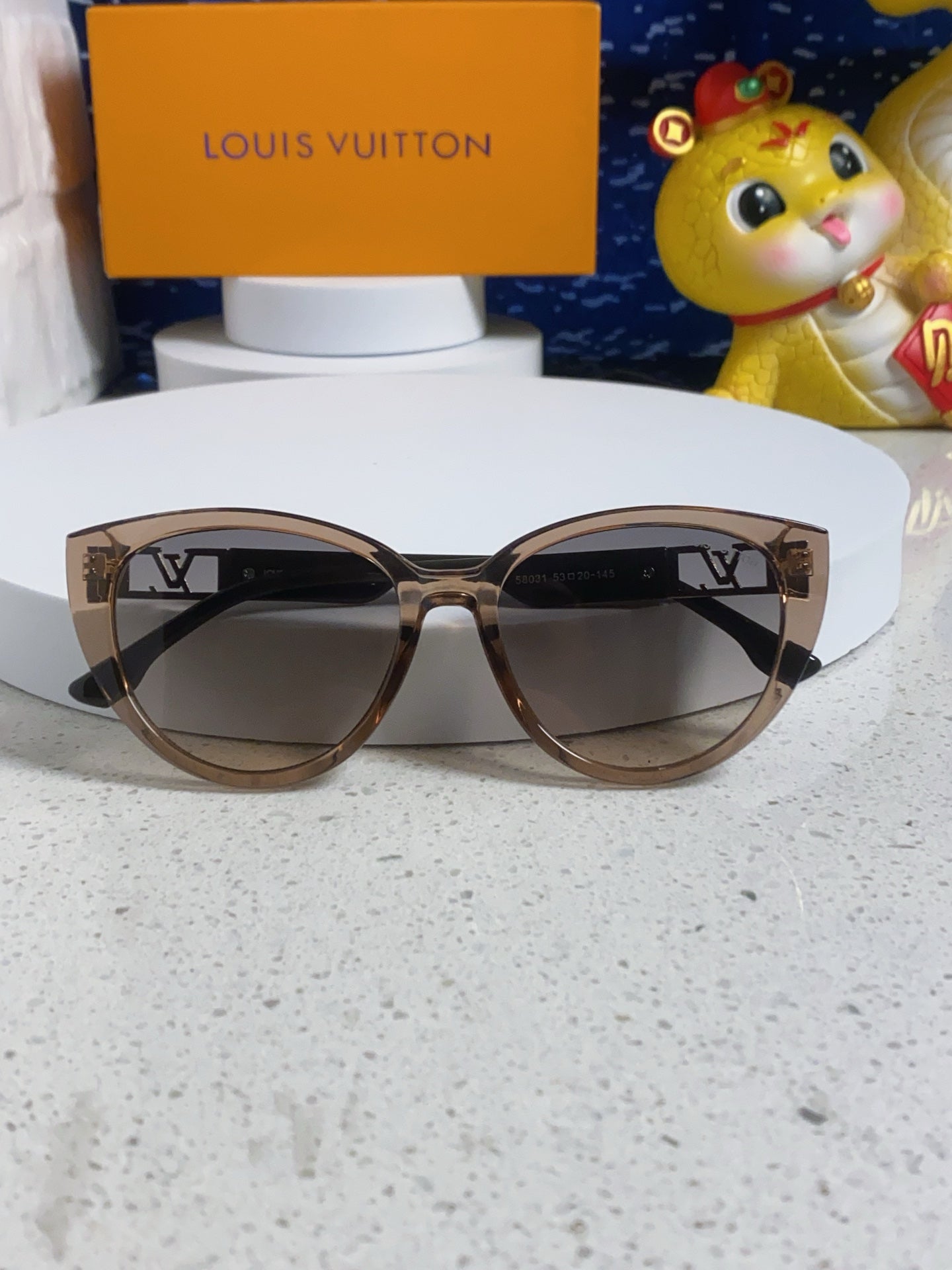 LOUIS VUITTON CAT EYE SUNGLASSES 567468 IN BROWN CLEAR ACETATE