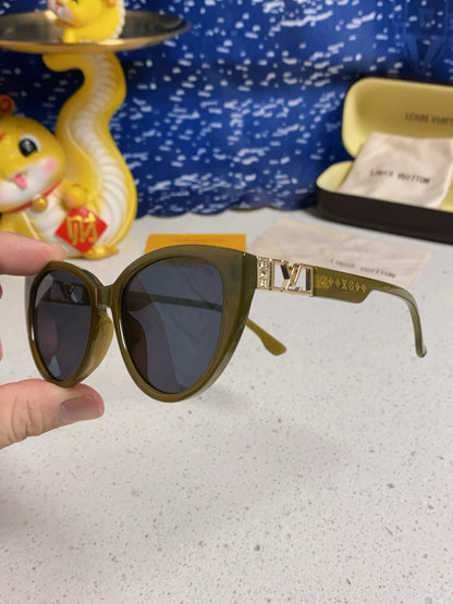 LOUIS VUITTON CAT EYE SUNGLASSES 567469 IN GREEN CLEAR ACETATE