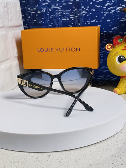LOUIS VUITTON CAT EYE SUNGLASSES 567470 IN BLACK ACETATE GREY SMOKE LENS