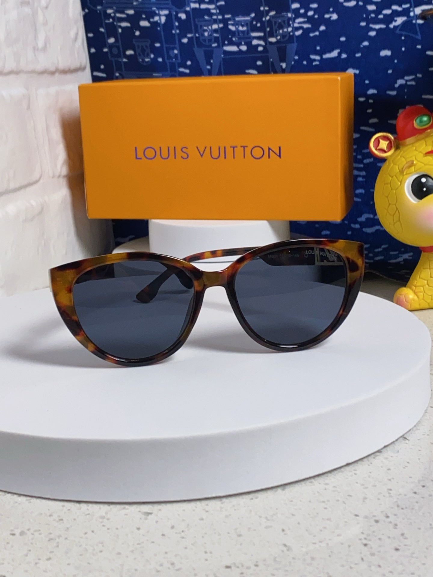 LOUIS VUITTON CAT EYE SUNGLASSES 567471 IN HAVANA ACETATE