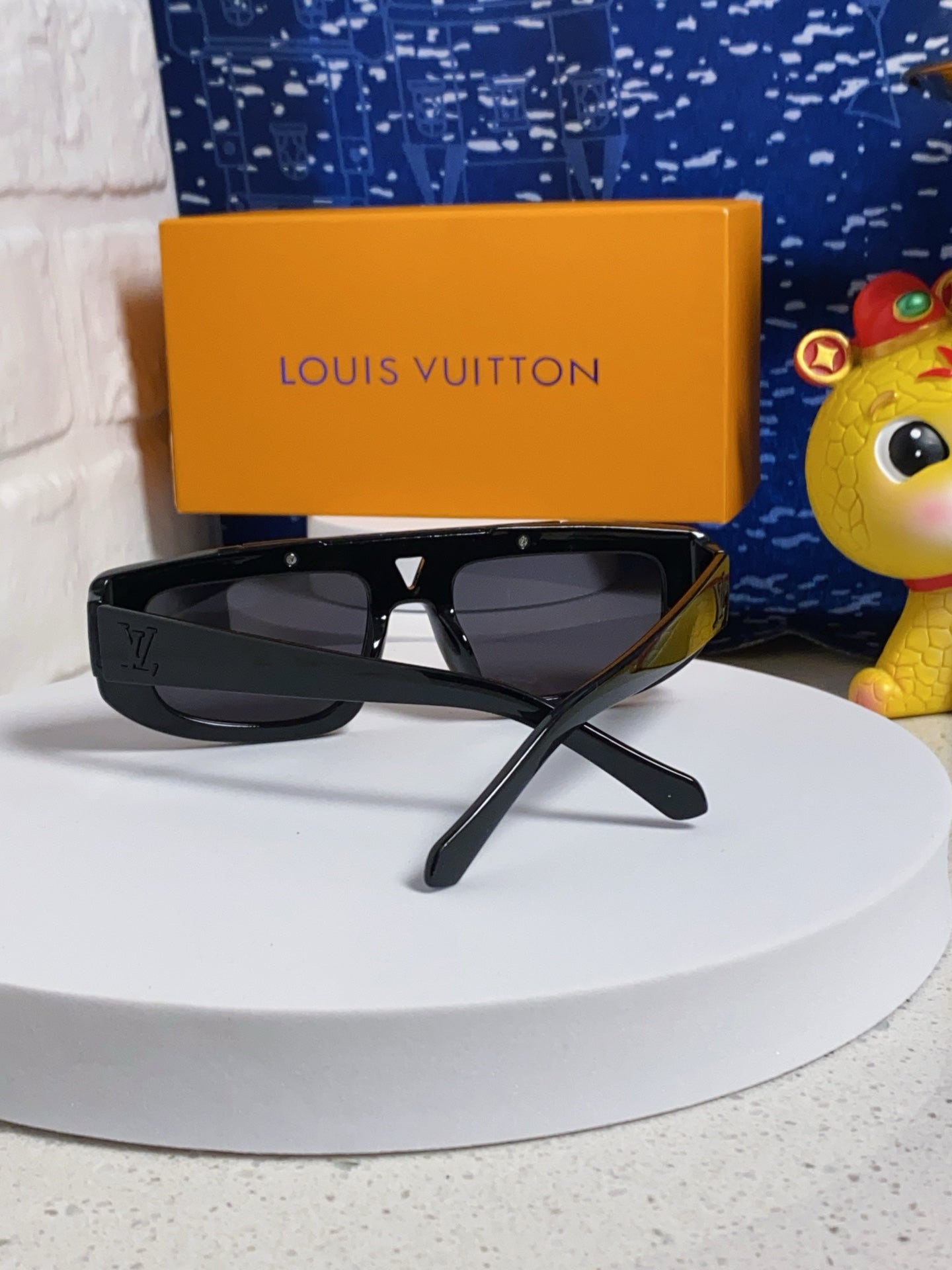 LOUIS VUITTON CLASH PILOT SUNGLASSES 567481 IN BLACK ACTETE