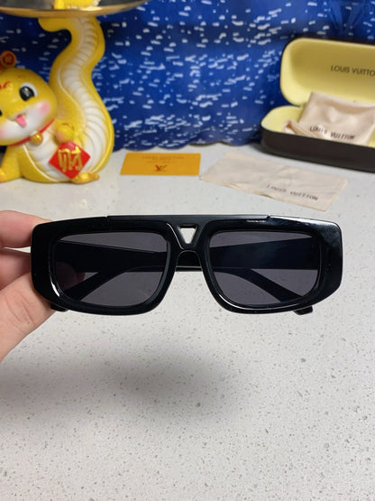 LOUIS VUITTON CLASH PILOT SUNGLASSES 567481 IN BLACK ACTETE