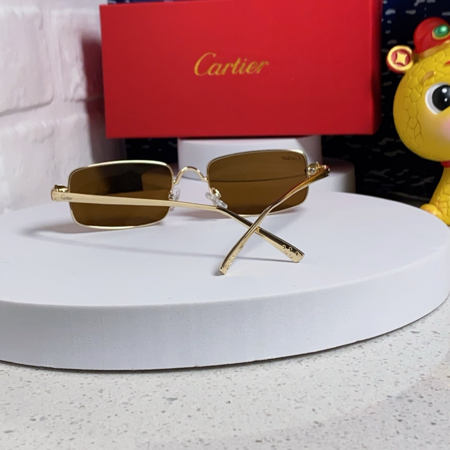 CARTIER PANTHÈRE RECTANGULAR FRAME SUNGLASSES CT0473S IN METAL