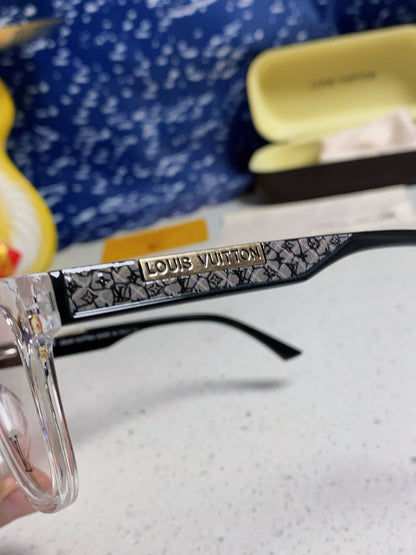 LOUIS VUITTON CAT EYE SUNGLASSES 570278 IN CLEAR ACETATE EMBOSSED LOGO