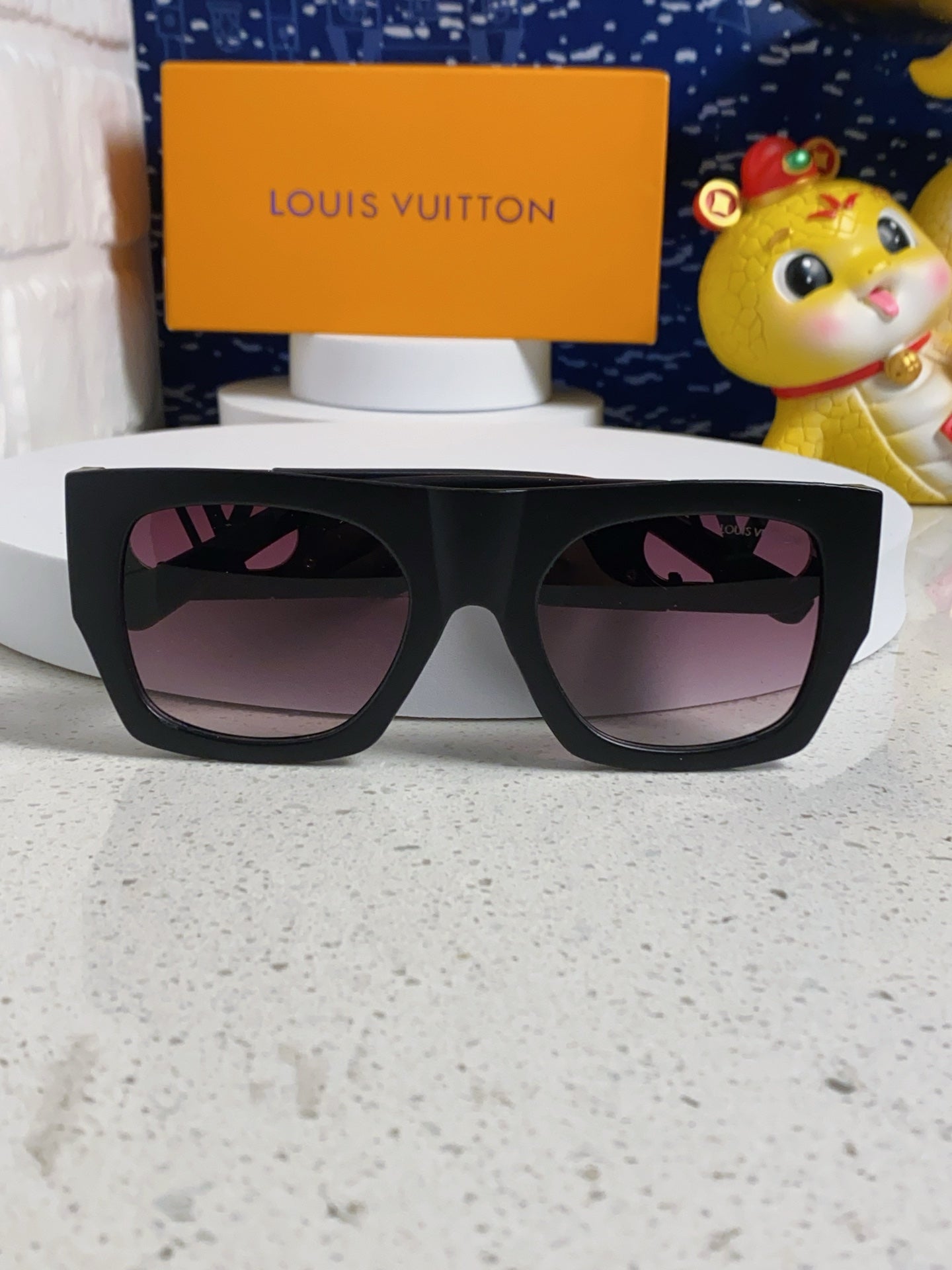 LOUIS VUITTON LINK SQUARE SUNGLASSES 570272 IN BLACK ACETATE BLACK LOGO