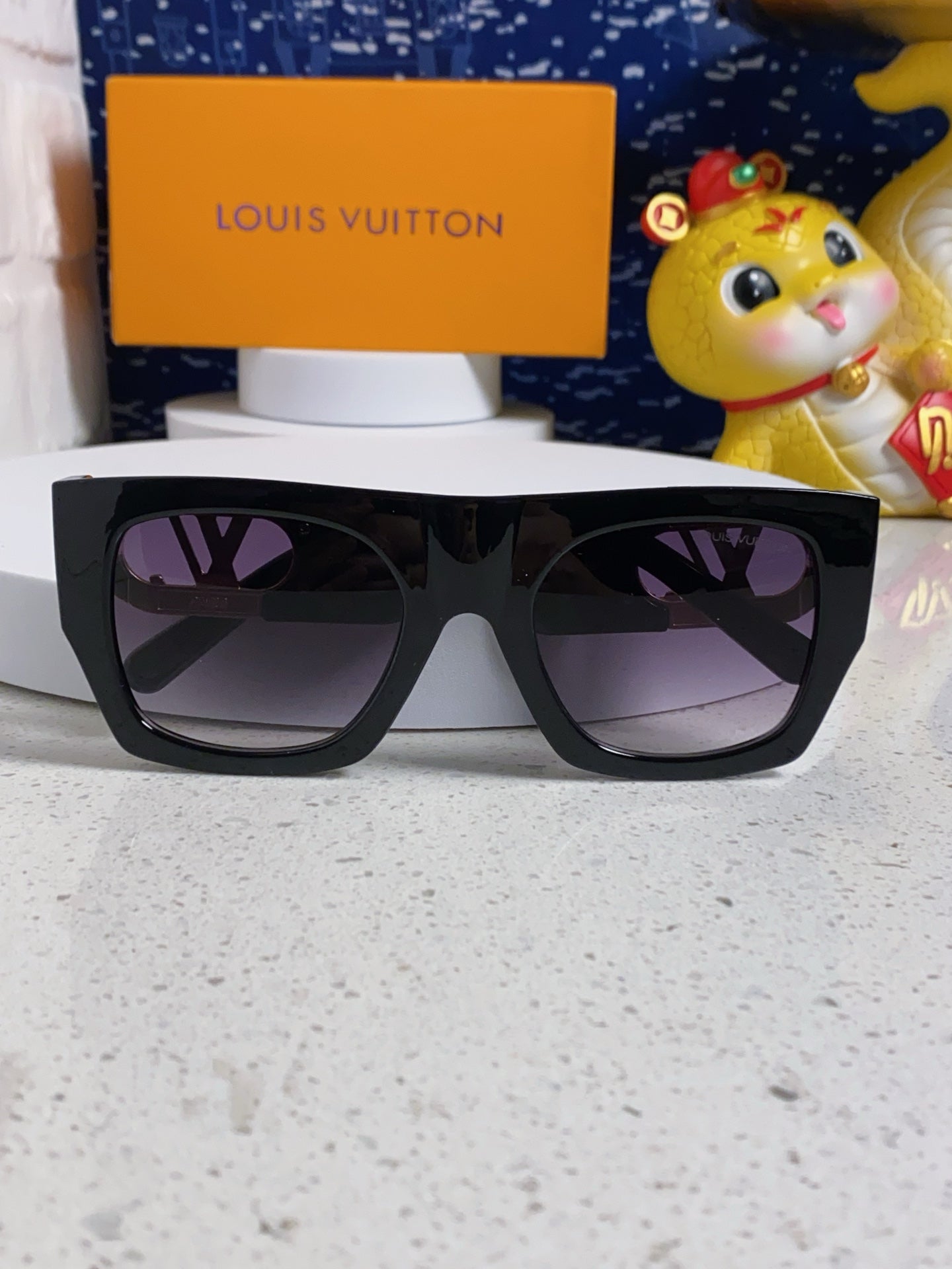 LOUIS VUITTON LINK SQUARE SUNGLASSES 570273 IN BLACK ACETATE GREY SMOKE LENS