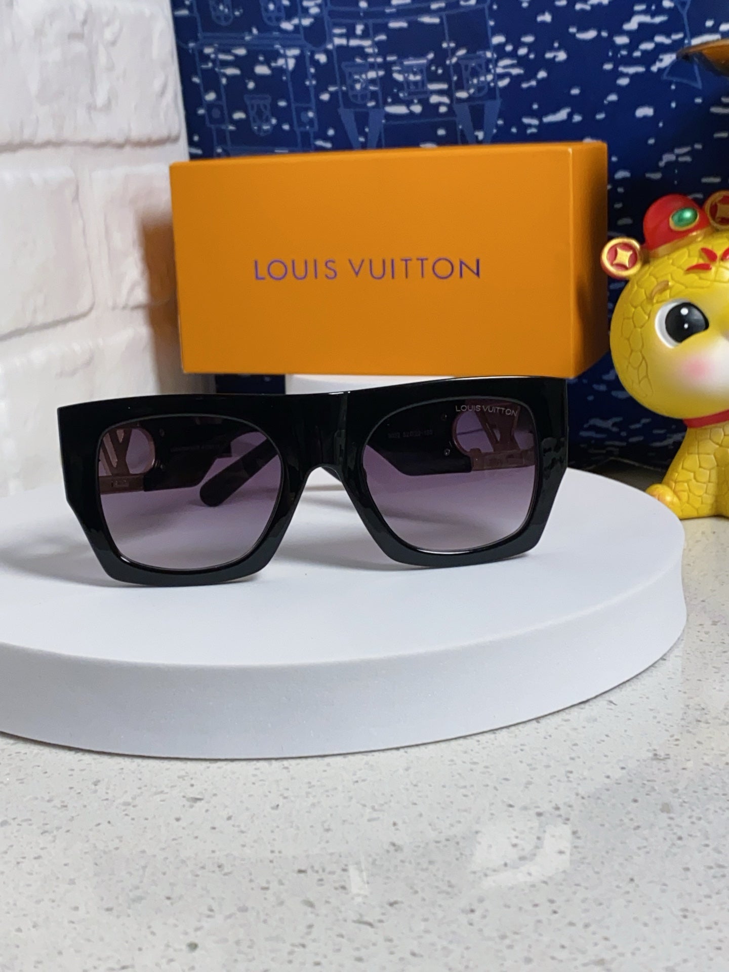 LOUIS VUITTON LINK SQUARE SUNGLASSES 570273 IN BLACK ACETATE GREY SMOKE LENS
