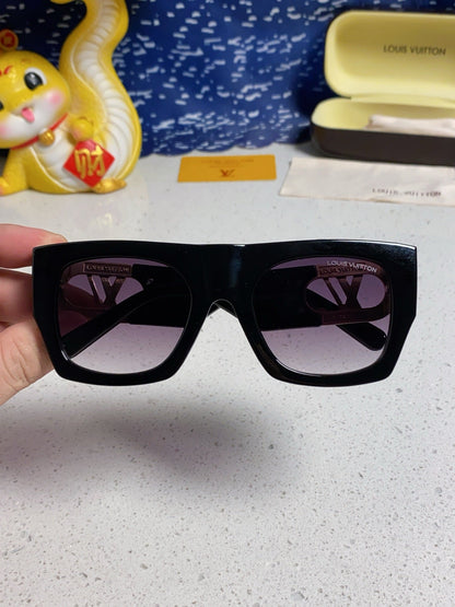 LOUIS VUITTON LINK SQUARE SUNGLASSES 570273 IN BLACK ACETATE GREY SMOKE LENS