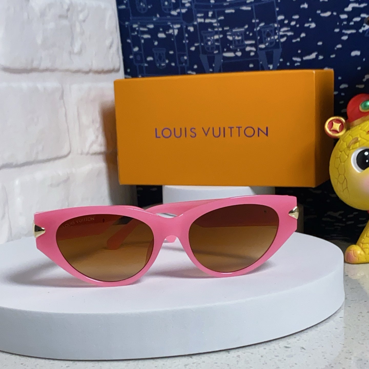 LOUIS VUITTON CAT EYE SUNGLASSES 576881 IN PINK AND GOLD ACETATE