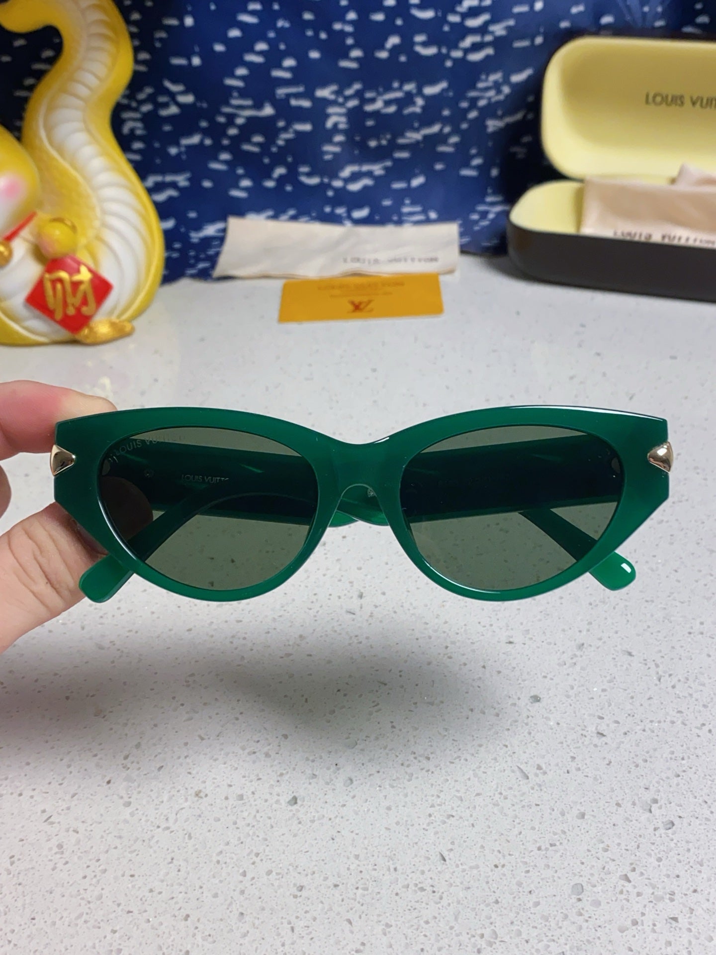 LOUIS VUITTON CAT EYE SUNGLASSES 576882 IN GREEN AND GOLD ACETATE