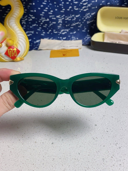 LOUIS VUITTON CAT EYE SUNGLASSES 576882 IN GREEN AND GOLD ACETATE