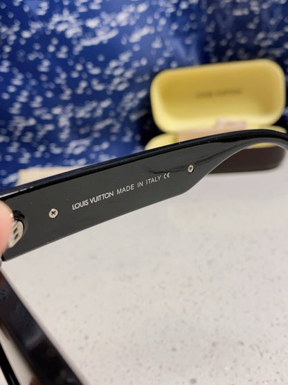 LOUIS VUITTON CAT EYE SUNGLASSES 576886 IN BLACK AND GOLD ACETATE