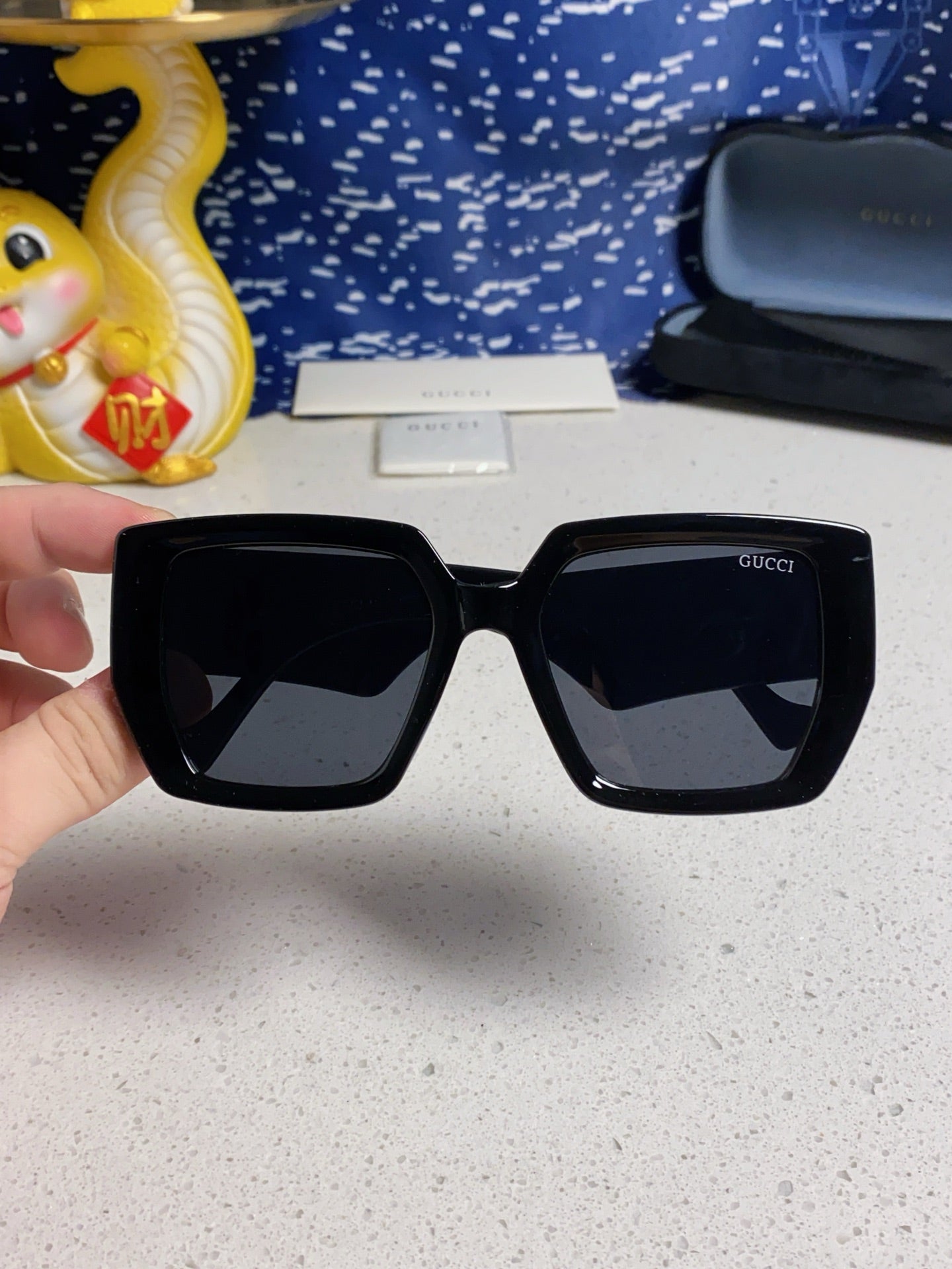 GUCCI SQUARE FRAME SUNGLASSES 573303 IN ACETATE EMBOSSED LOGO