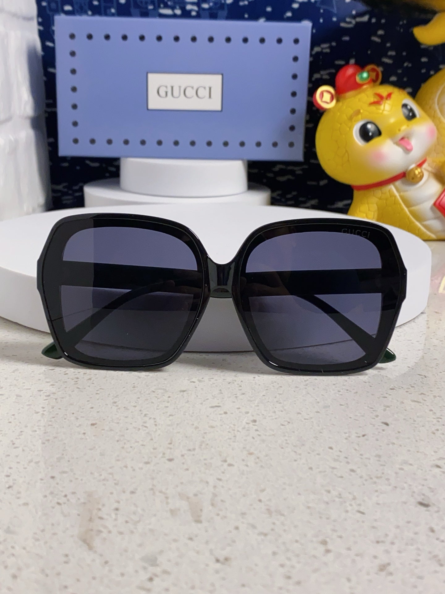 GUCCI SQUARE FRAME SUNGLASSES 573309 IN ACETATE EMBOSSED LOGO