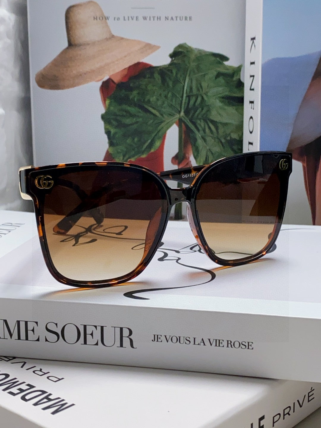 GUCCI EMBOSSED LOGO BUTTERFLY FRAME SUNGLASSES 576876 IN ACETATE