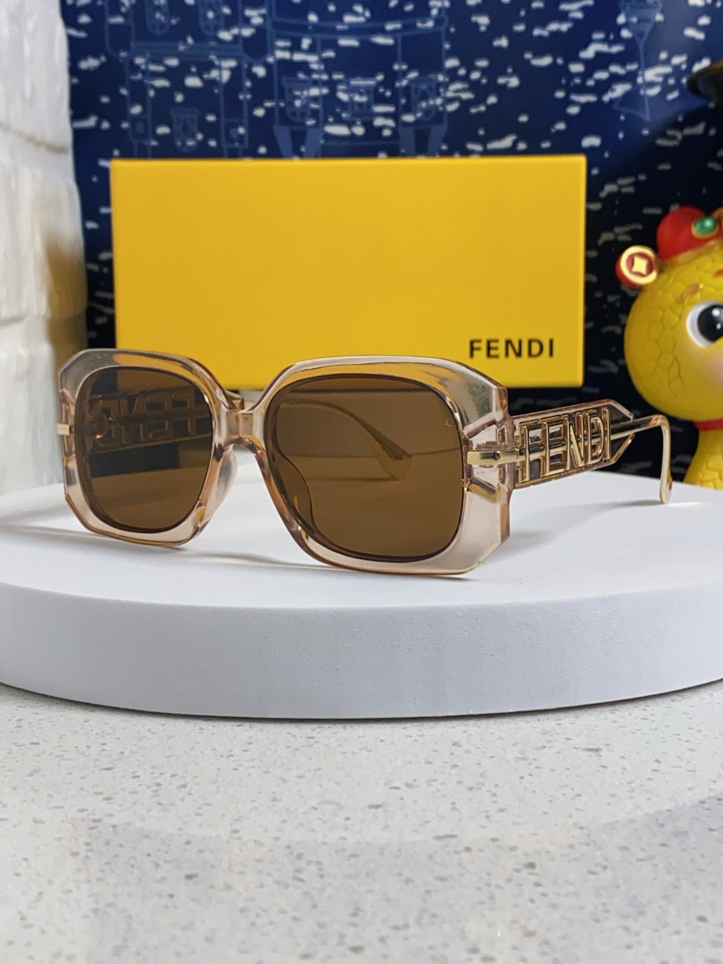 FENDI OVERSIZES FF DIAMONDS SQUARE SUNGLASSES 551639 IN ACETATE