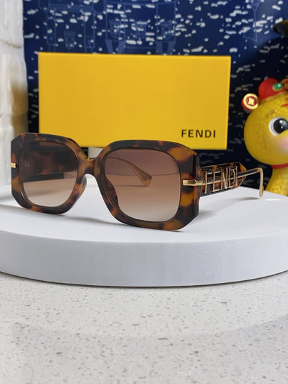 FENDI OVERSIZES FF DIAMONDS SQUARE SUNGLASSES 551639 IN ACETATE