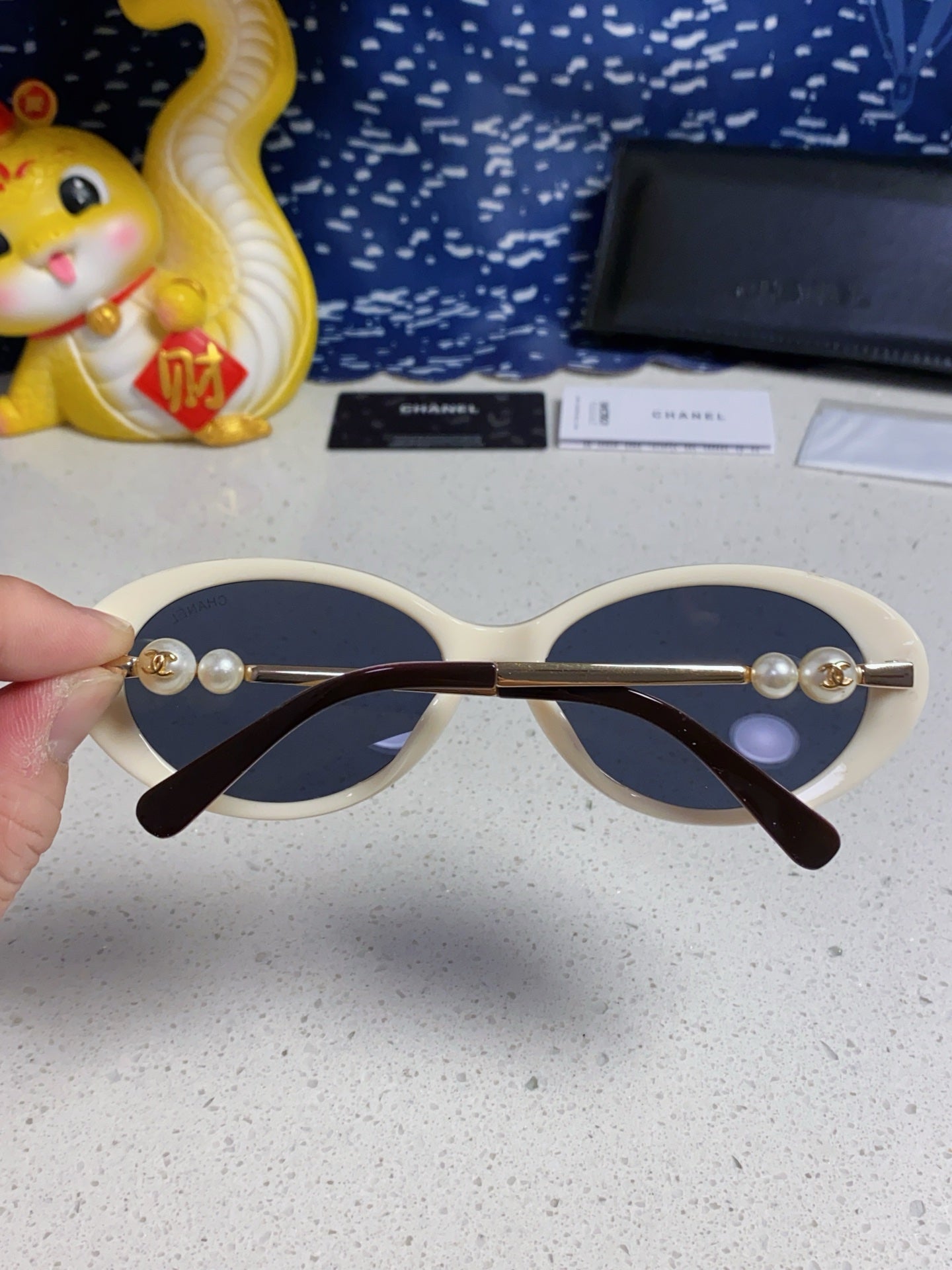 CHANEL OVAL SUNGLASSES 640343 IN IVORY BROWN ACETATE METAL FRAME EMBOSSED PEARL