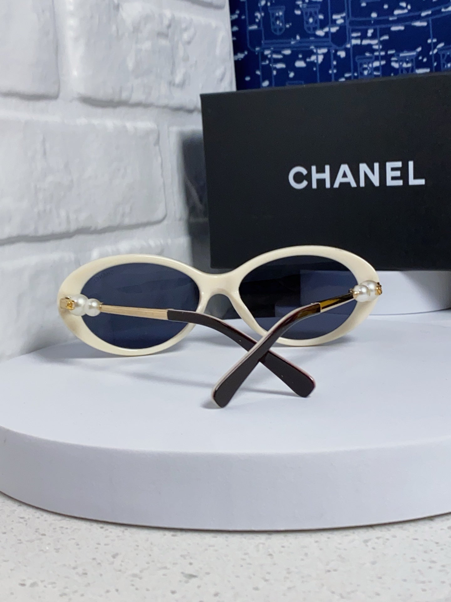CHANEL OVAL SUNGLASSES 640343 IN IVORY BROWN ACETATE METAL FRAME EMBOSSED PEARL