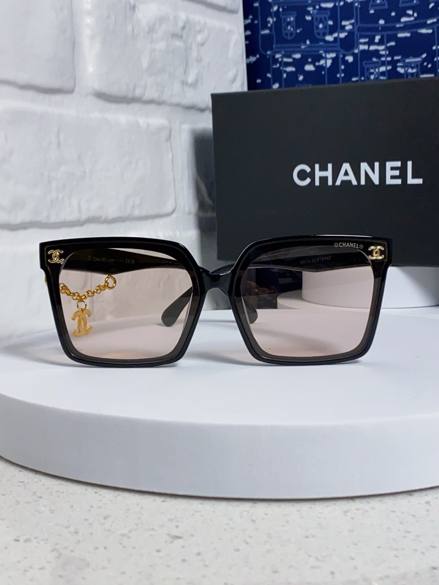 CHANEL SQUARE SUNGLASSES 641807 IN BLACK ACETATE LIGHT BROWN LENSES