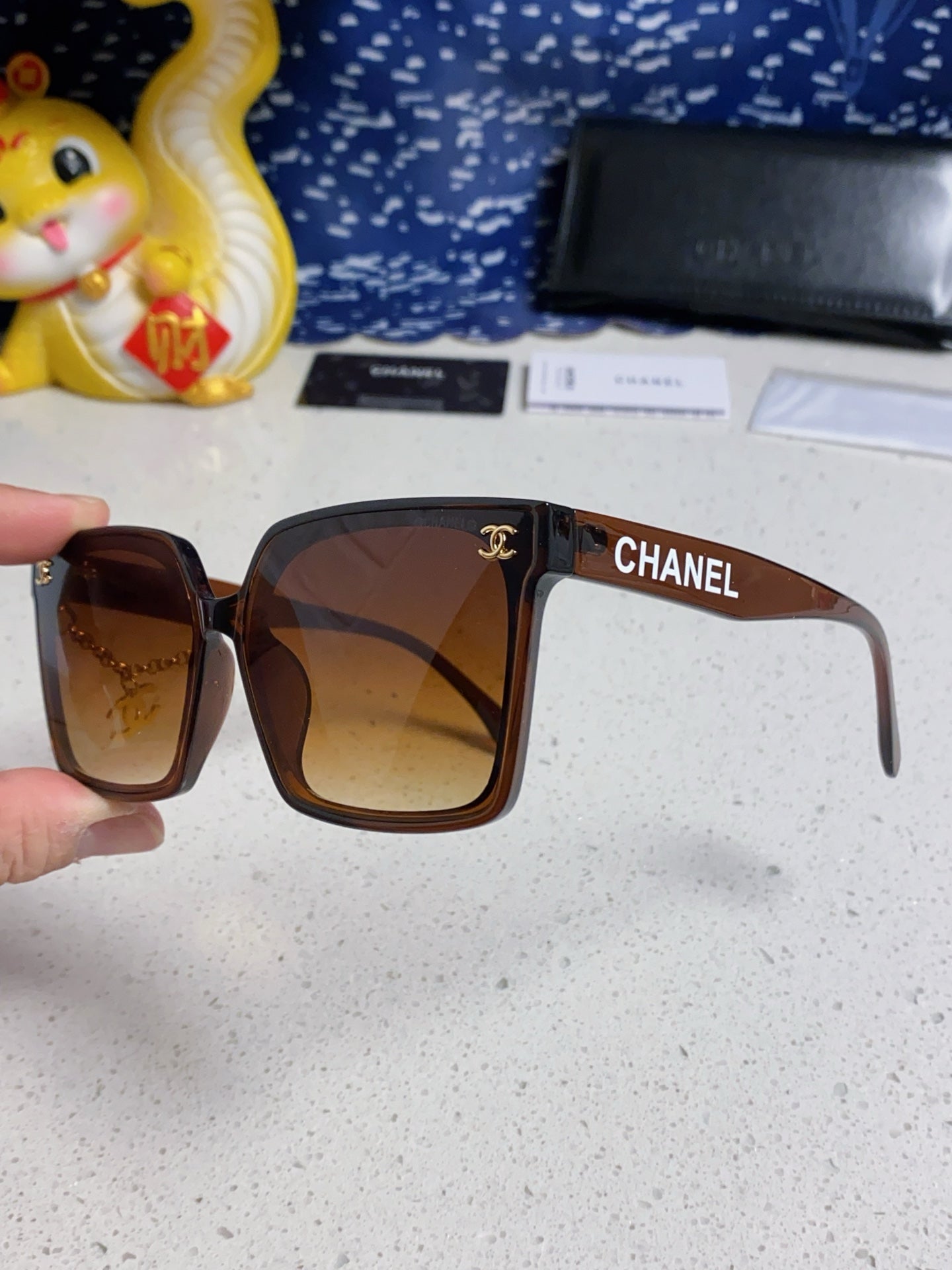 CHANEL SQUARE SUNGLASSES 641810 IN BROWN ACETATE GOLD CHAIN