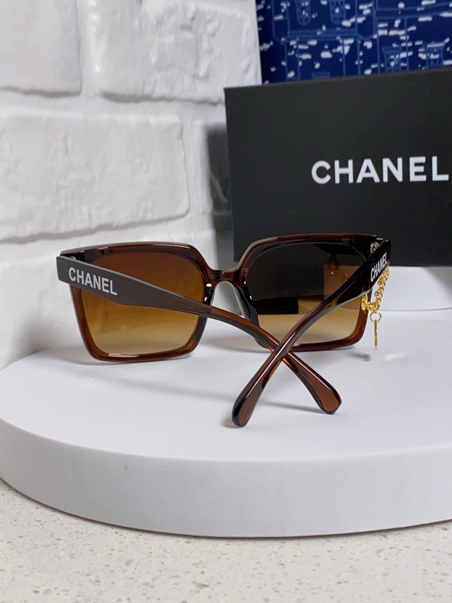 CHANEL SQUARE SUNGLASSES 641810 IN BROWN ACETATE GOLD CHAIN