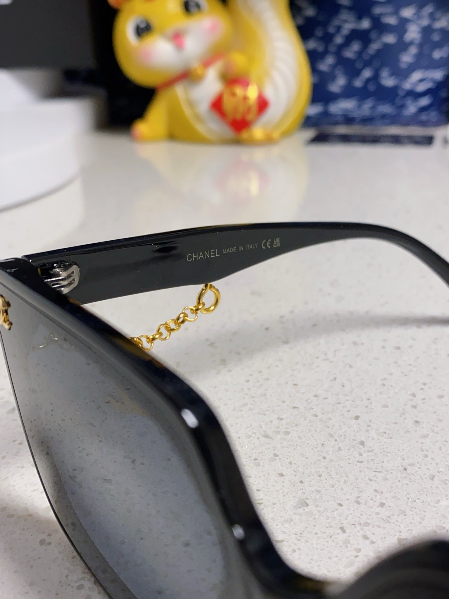 CHANEL SQUARE SUNGLASSES 641812 IN BLACK ACETATE GOLD CHAIN