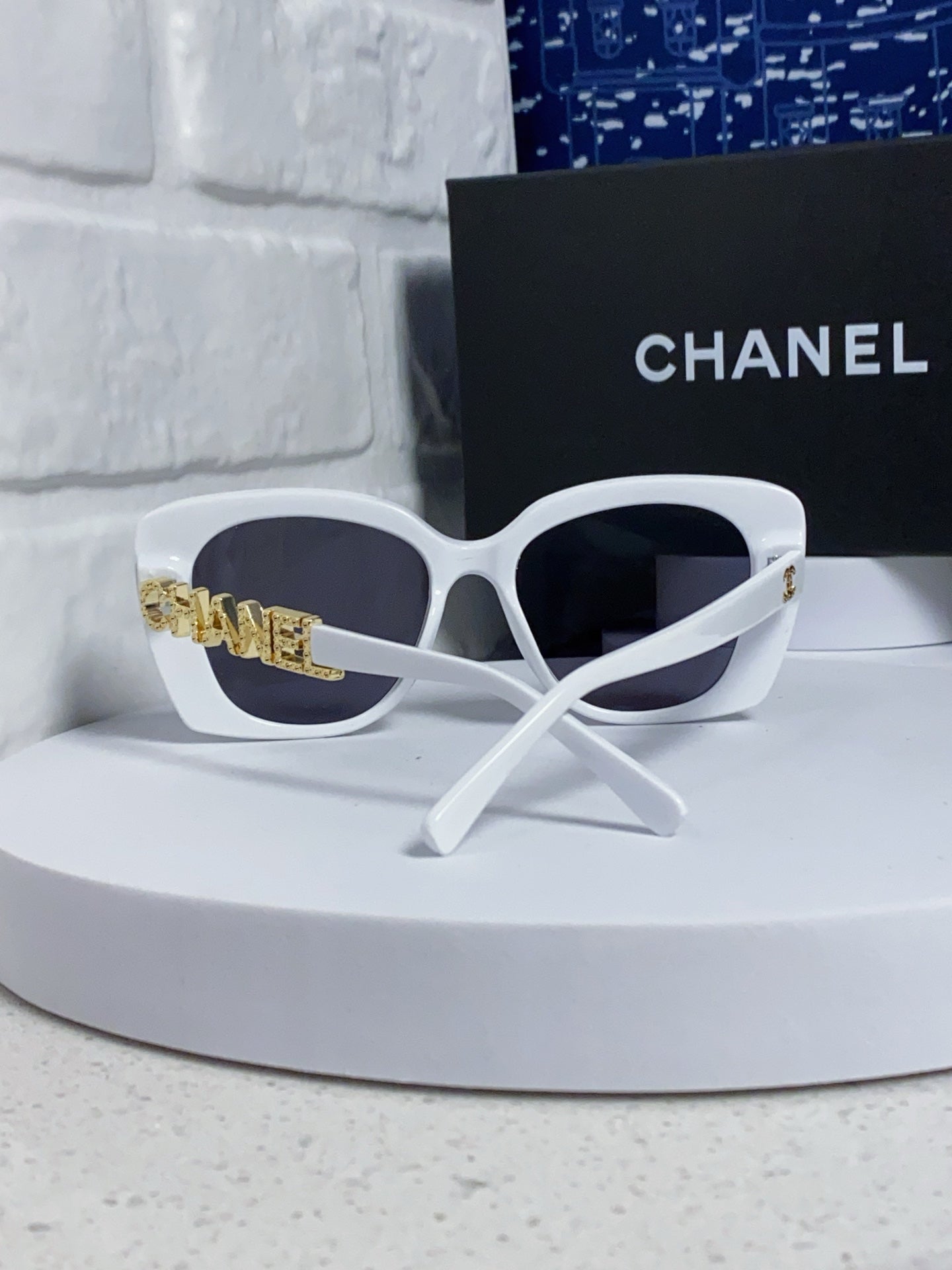 CHANEL BUTTERFLY SUNGLASSES 641814 IN WHITE ACETATE GOLD METAL LOGO