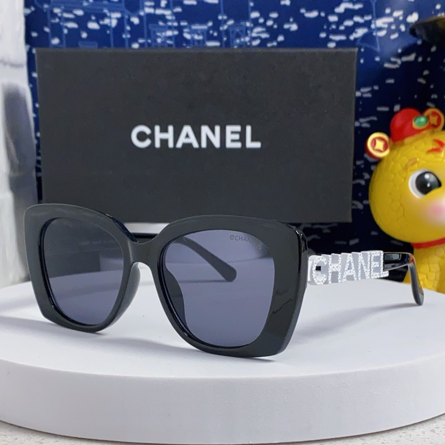 CHANEL BUTTERFLY SUNGLASSES 641815 IN BLACK ACETATE WHITE METAL LOGO