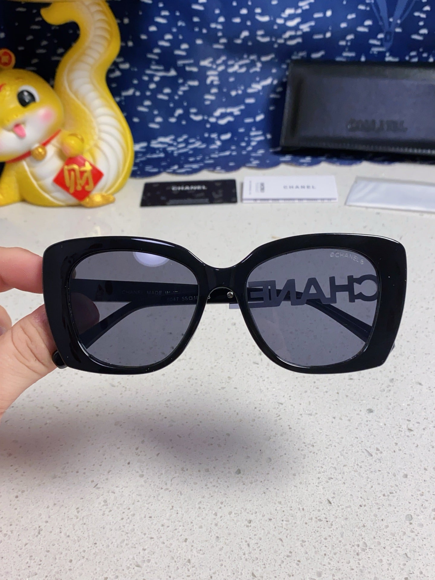 CHANEL BUTTERFLY SUNGLASSES 641815 IN BLACK ACETATE WHITE METAL LOGO