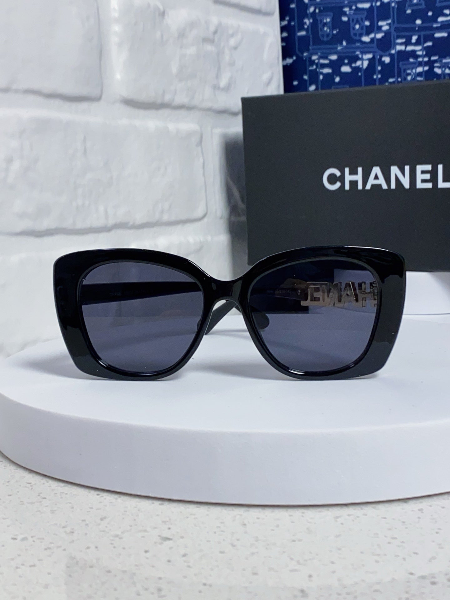 CHANEL BUTTERFLY SUNGLASSES 641816 IN BLACK ACETATE GOLD METAL LOGO