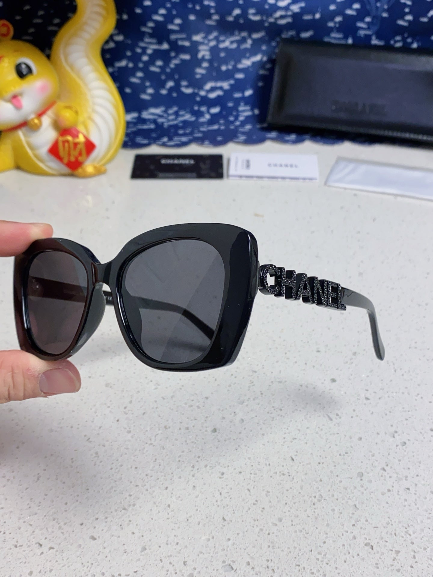 CHANEL BUTTERFLY SUNGLASSES 641817 IN ACETATE BLACK METAL LOGO