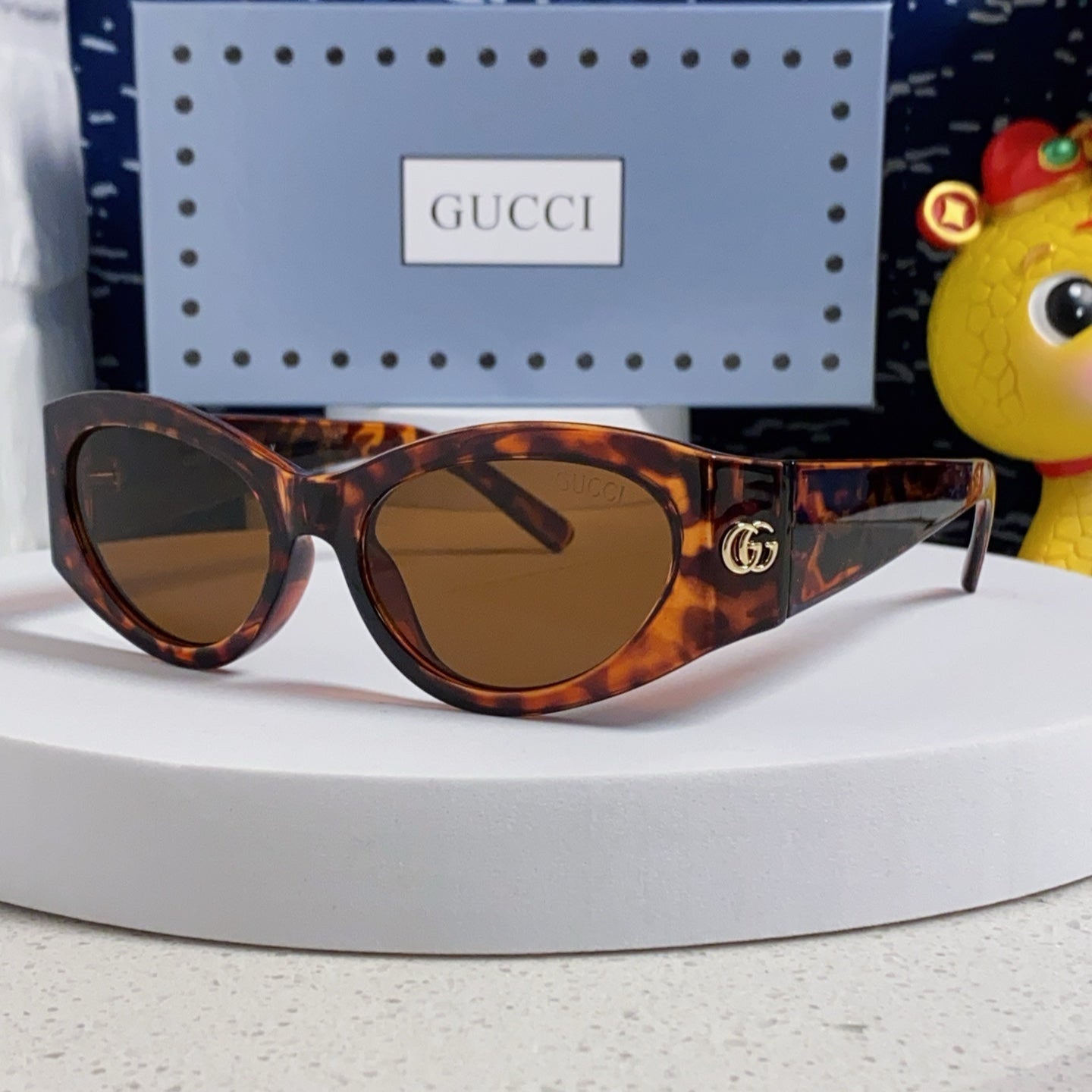 GUCCI CAT EYE FRAME SUNGLASSES 563336 IN ACETATE