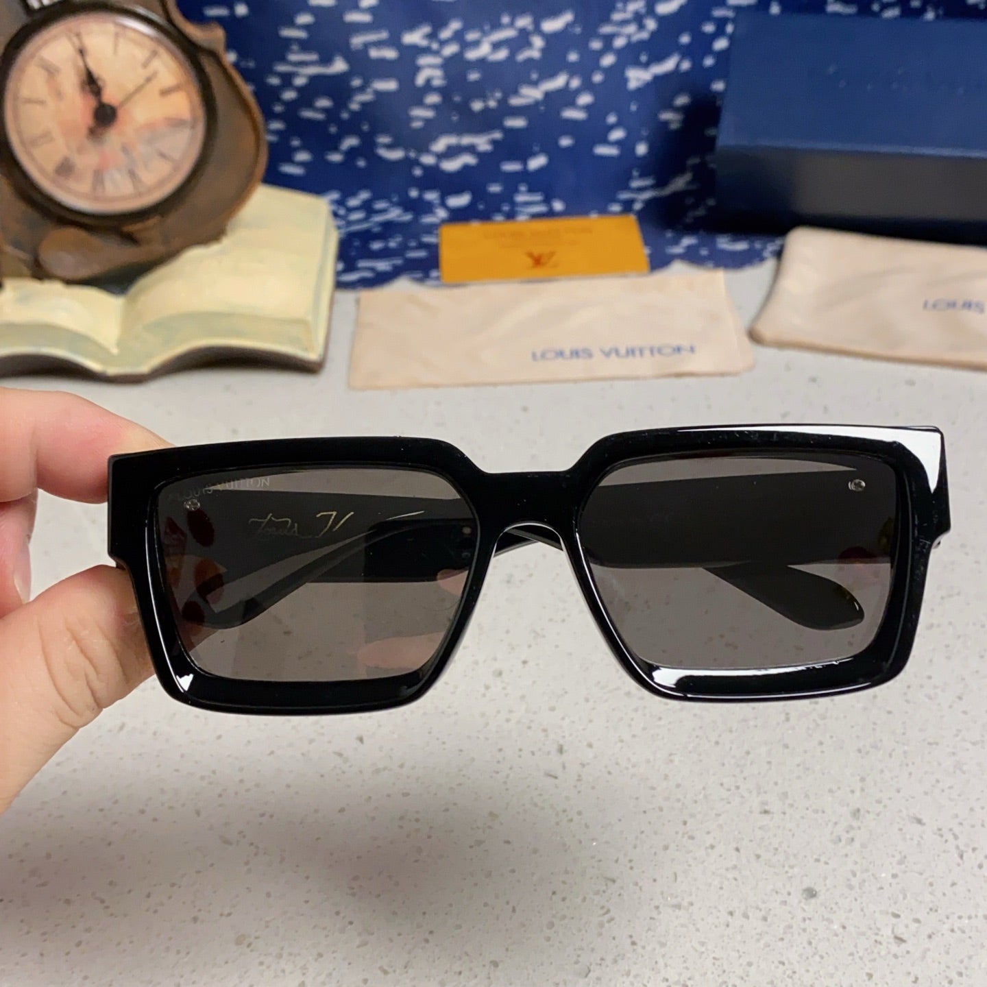 LOUIS VUITTON RECTANGLE SUNGLASSES 575846 IN BLACK ACETATE