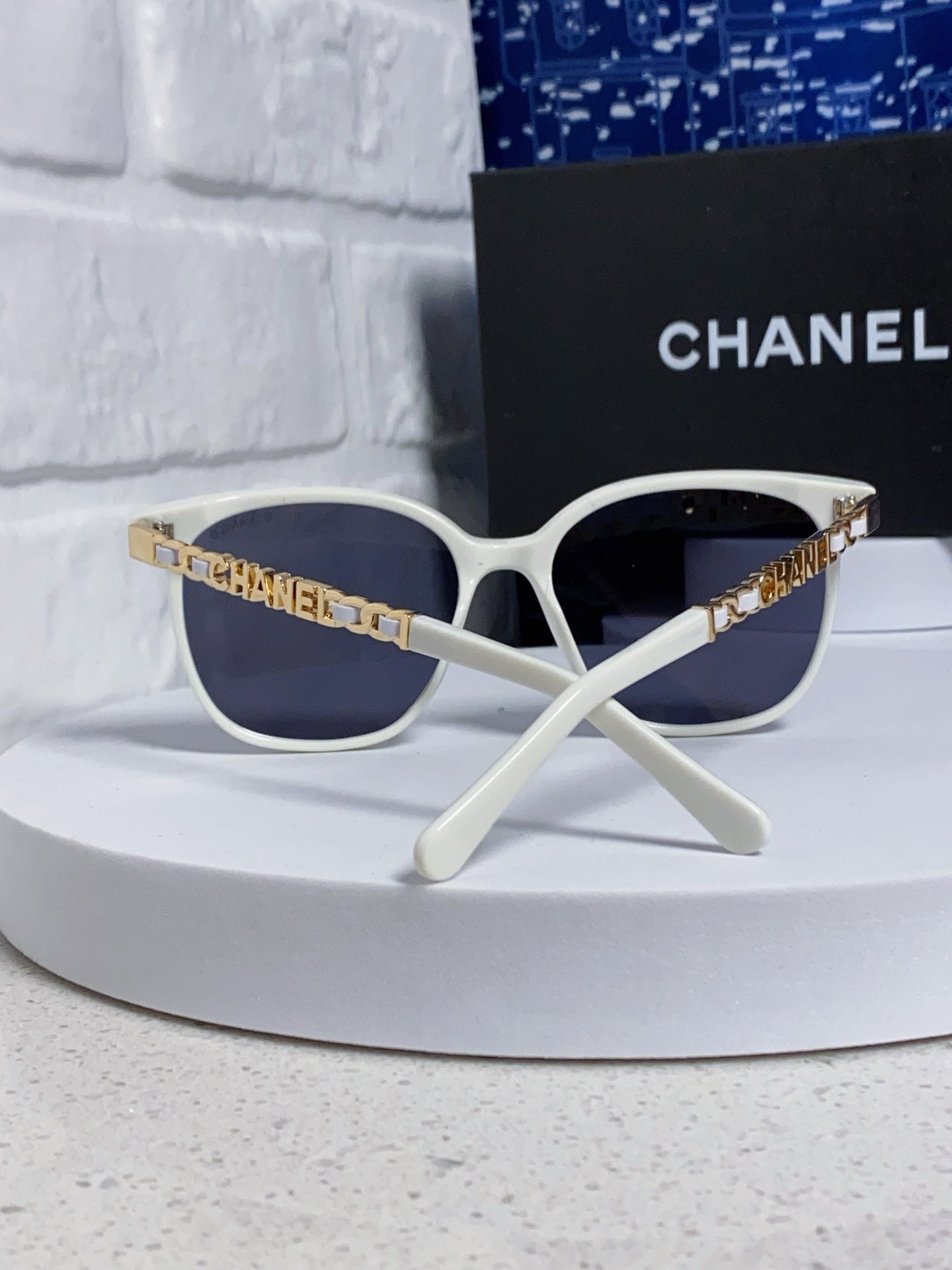 CHANEL SQUARE SUNGLASSES 632031 IN WHITE ACETATE GOLD METAL