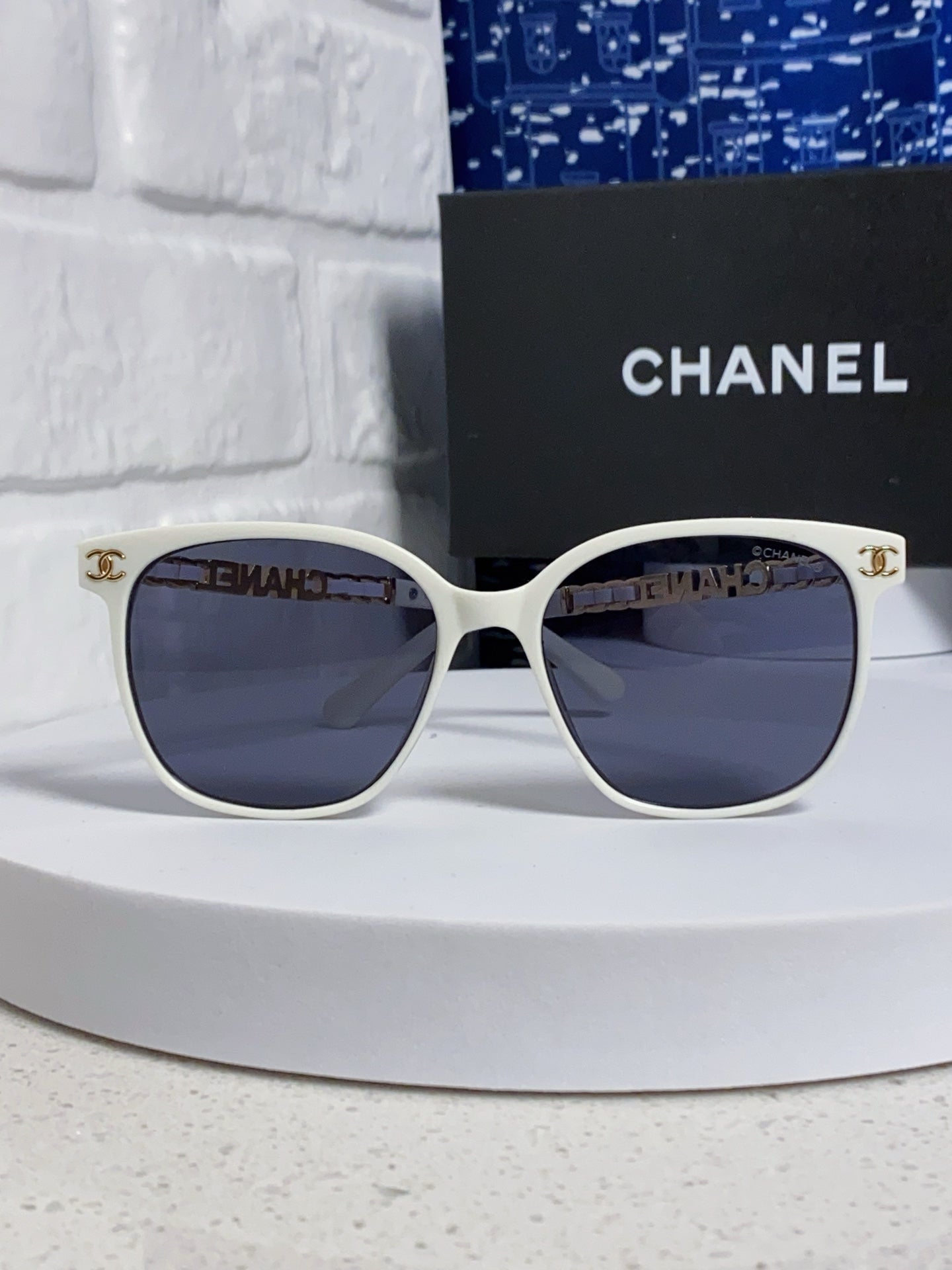 CHANEL SQUARE SUNGLASSES 632031 IN WHITE ACETATE GOLD METAL