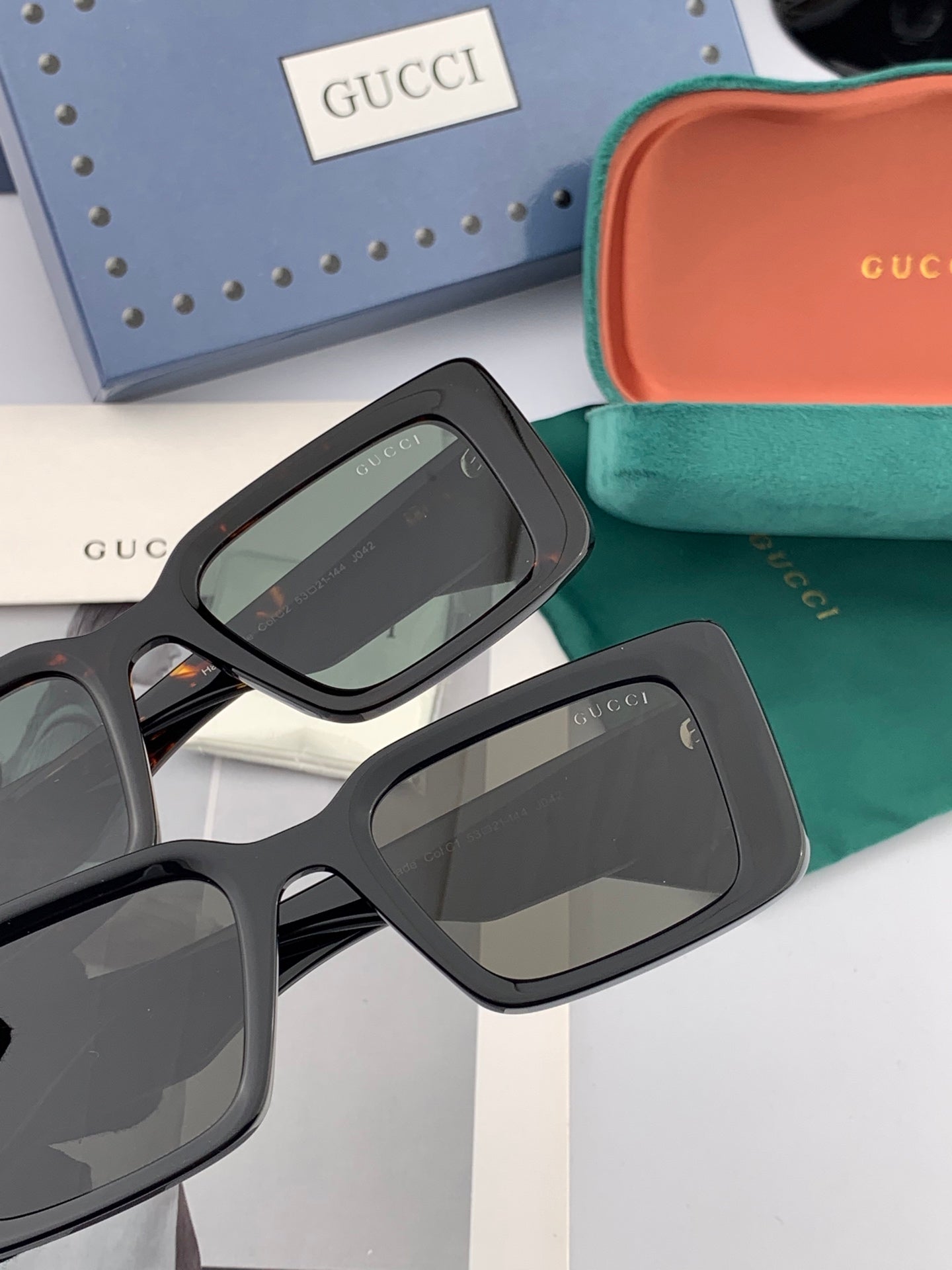 GUCCI CHUNKY RECTANGULAR FRAME SUNGLASSES G204 IN ACETATE