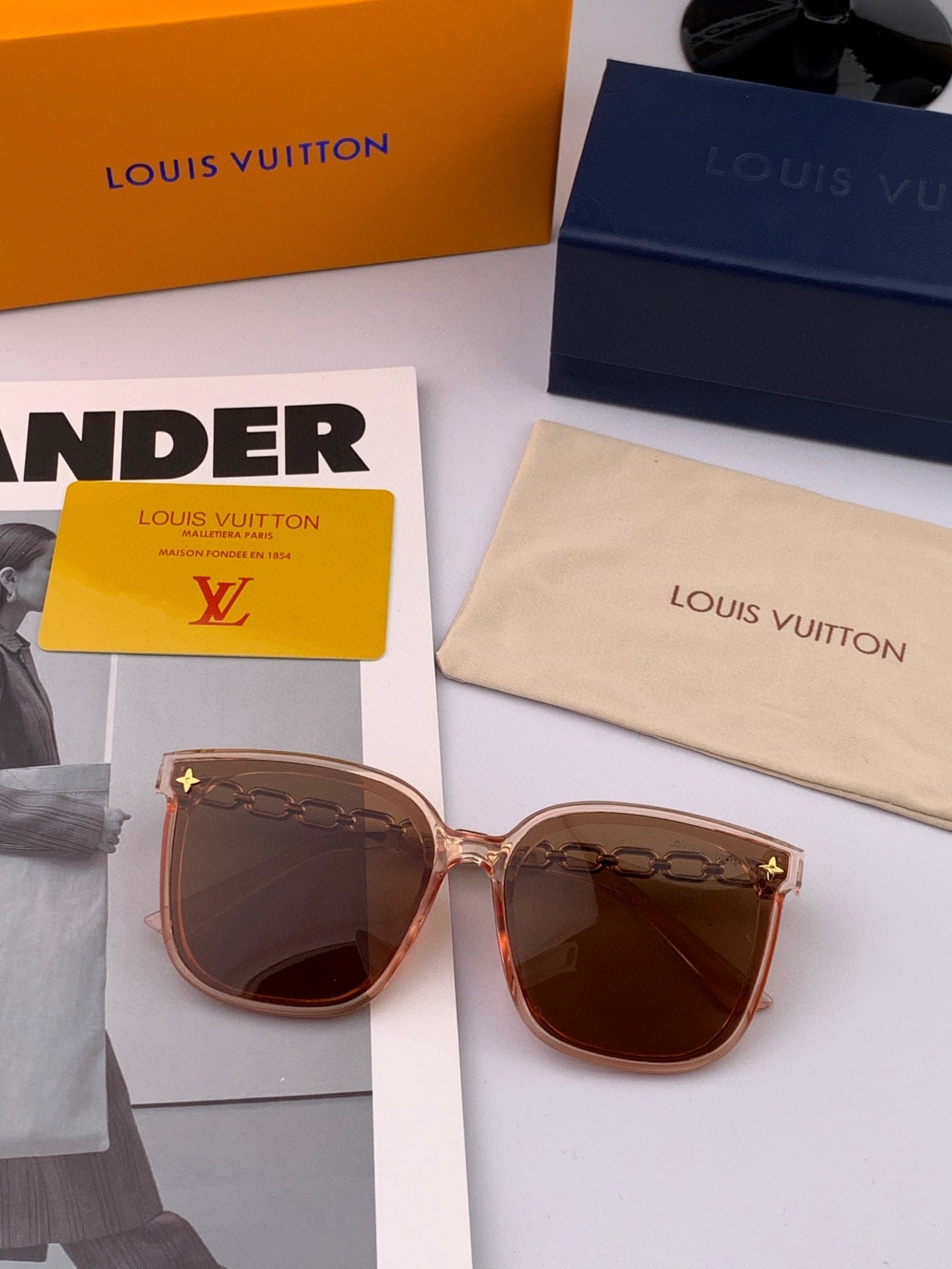 LOUIS VUITTON CHAIN SQUARE SUNGLASSES L8233 IN ACETATE