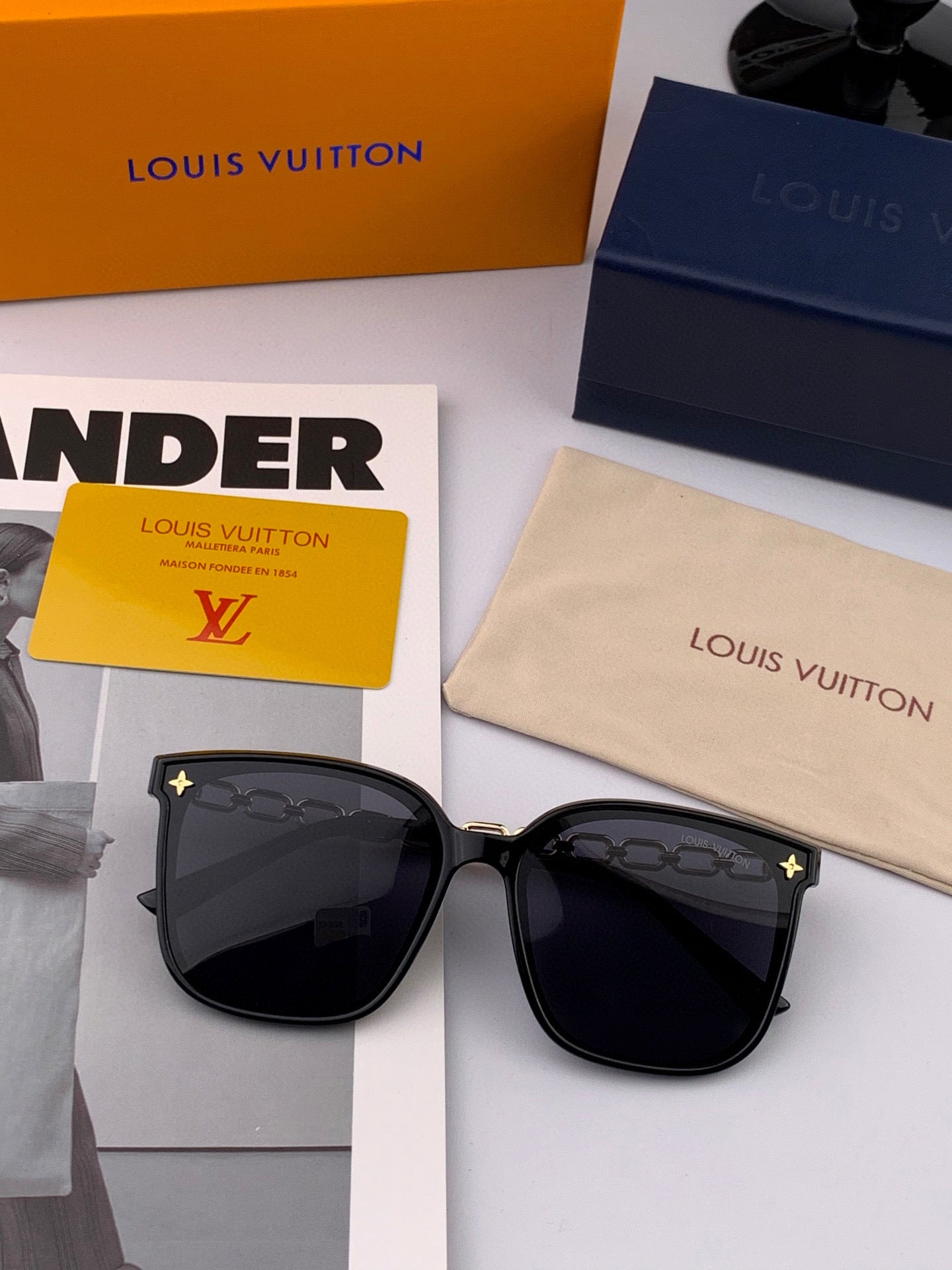 LOUIS VUITTON CHAIN SQUARE SUNGLASSES L8233 IN ACETATE