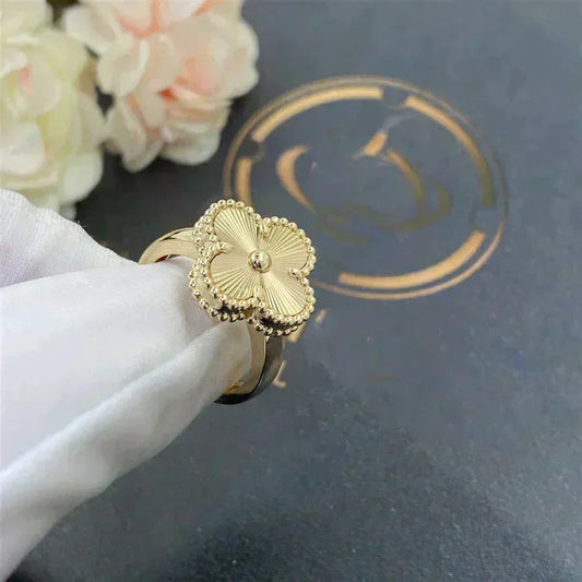 VCA CLOVER GOLD RING