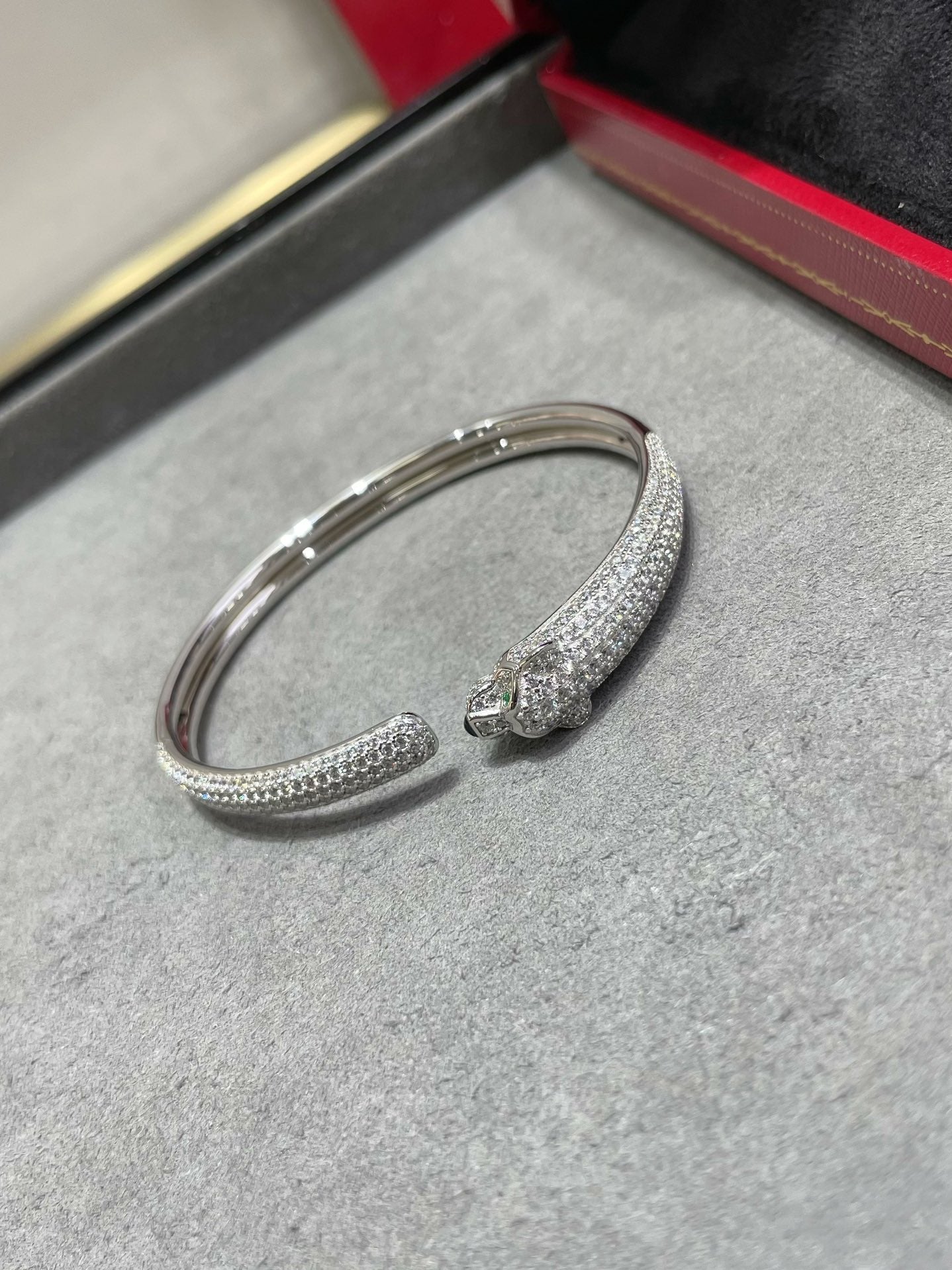 CARTIER PANTHERE FULL DIAMOND OPEN BRACELET